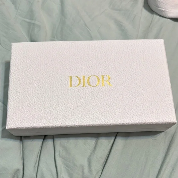 Dior Travel Set with Blue and White Accessories NEW IN BOX - Picture 5 of 6